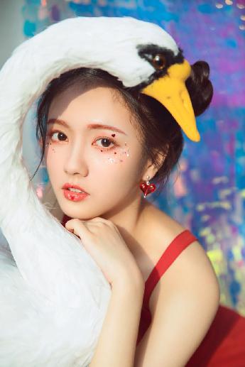 妻子在厨房被三个男人欺负的后果